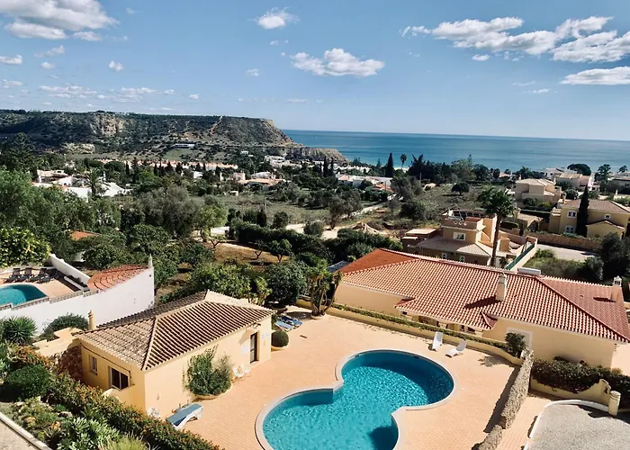 Dreamy Sea View Apartment With Access To Private Pool & Stunning Rooftop